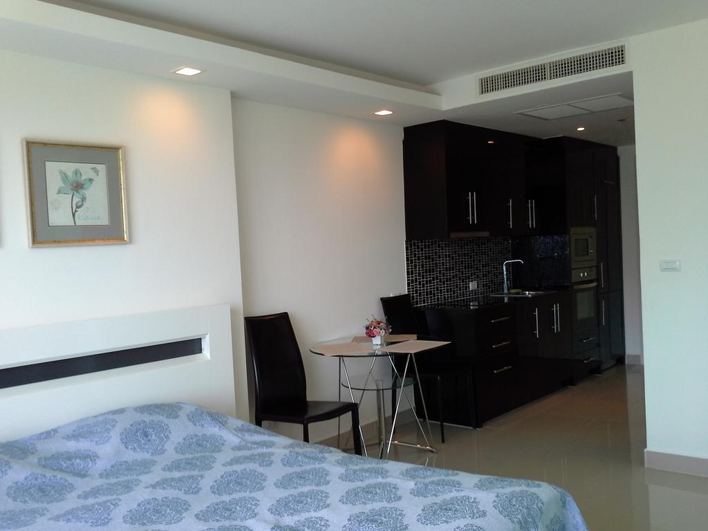 Cosy Beach View Apartments Pattaya Bagian luar foto