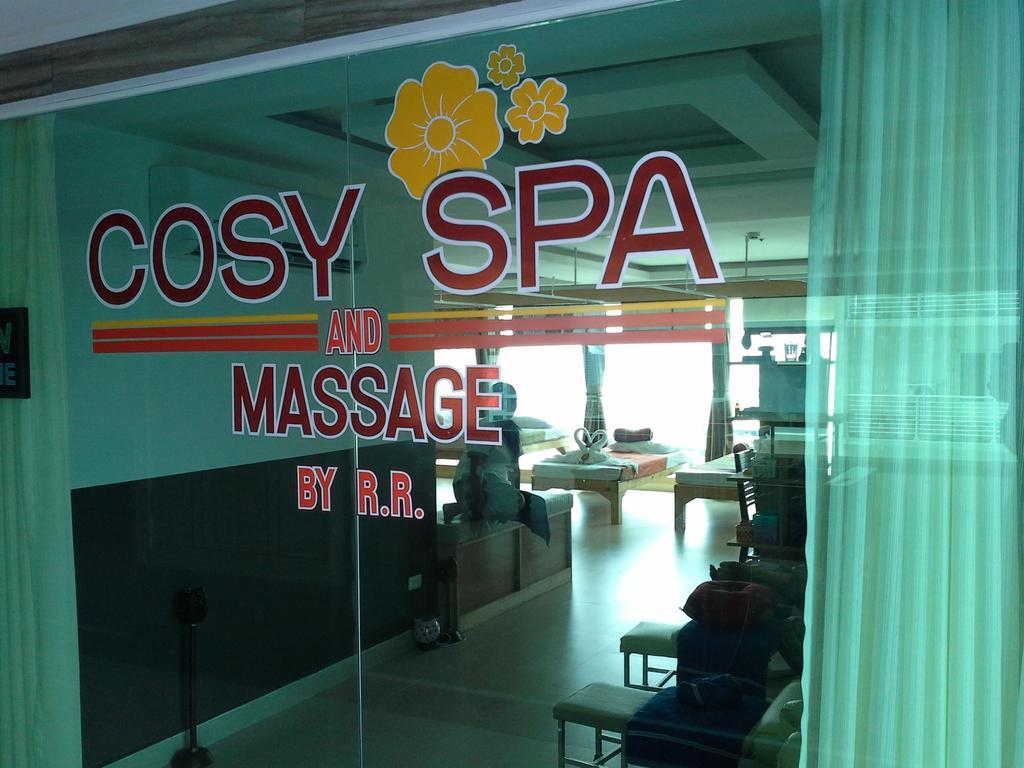 Cosy Beach View Apartments Pattaya Bagian luar foto