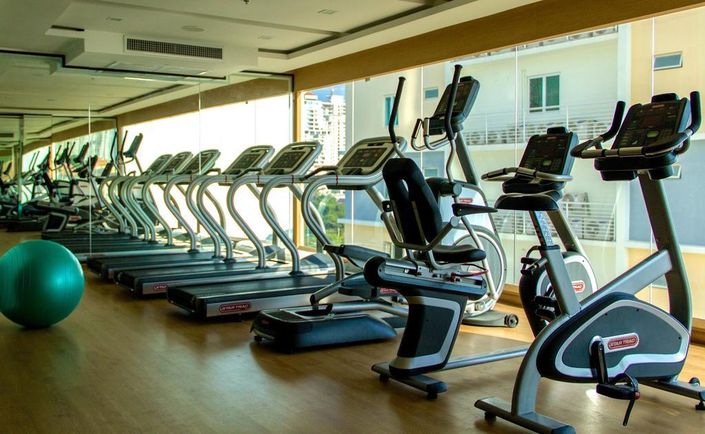 Cosy Beach View Apartments Pattaya Bagian luar foto