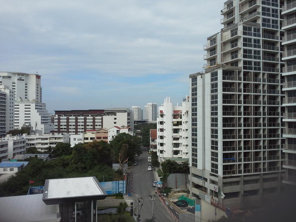 Cosy Beach View Apartments Pattaya Bagian luar foto